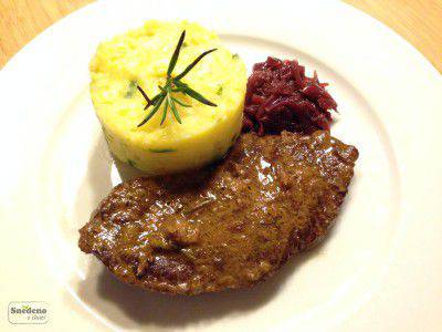 Hovezi platky s marmeladou z cervene cibule